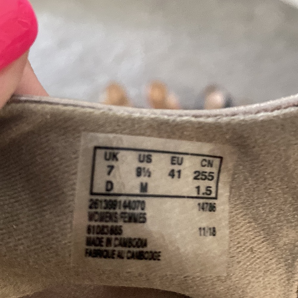 Shoes - Picture 5 of 5